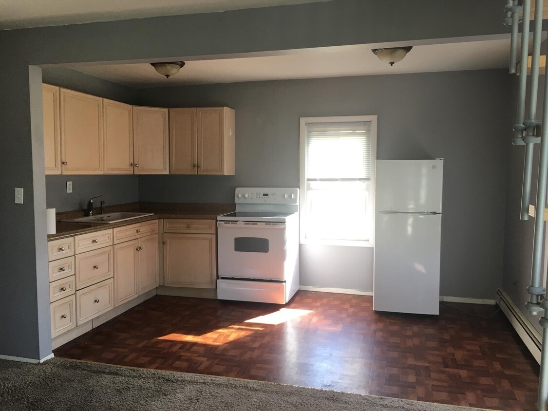 10 Montauk Hwy, Blue Point, NY 11715 Apartments in Blue Point, NY