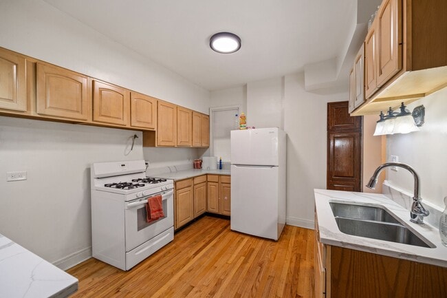 Building Photo - 1015 Garnett Pl