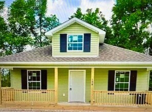 Building Photo - 198 Pond View Dr