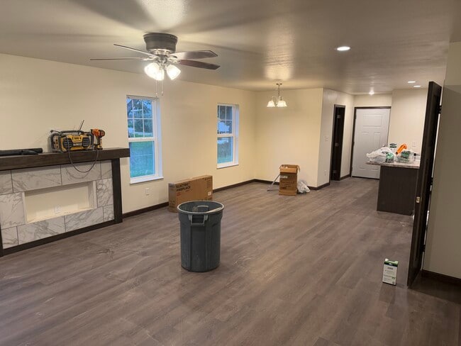 Building Photo - 2423 Iowa St