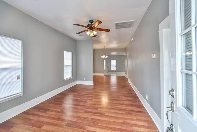 Building Photo - 504 American St