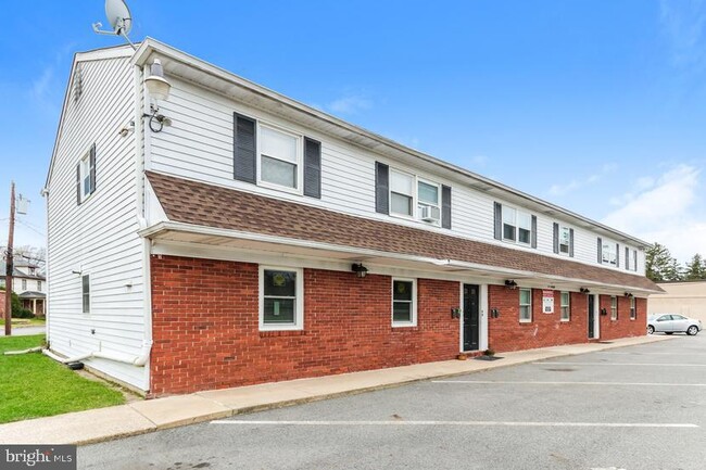 Building Photo - 14 Girard Rd S