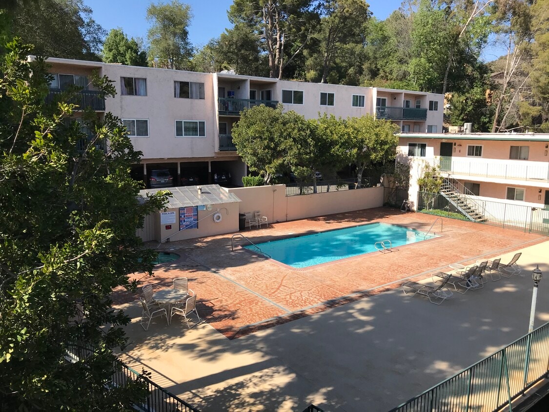 Primary Photo - 2940 N Verdugo Rd