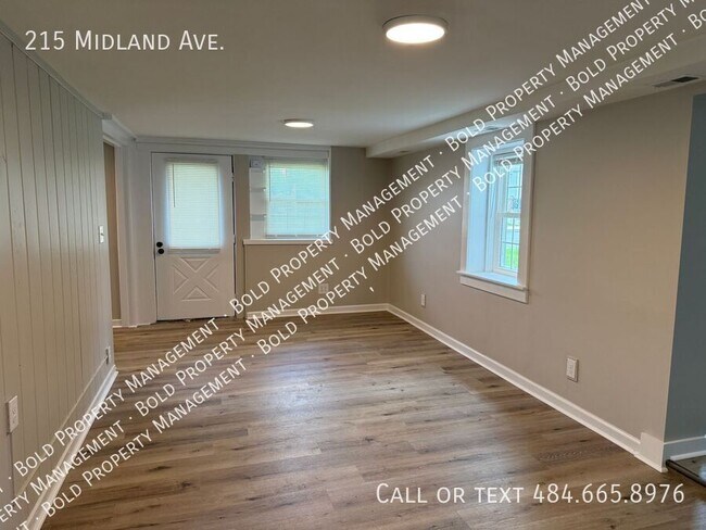 Foto del edificio - 215 Midland Ave
