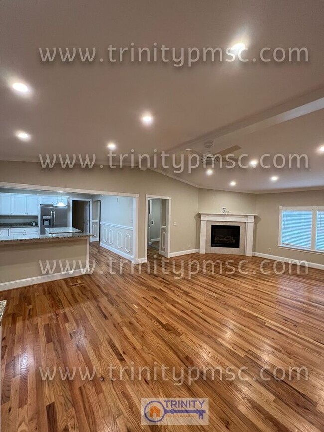 Building Photo - NEWLY UPDATED!! Ready and waiting for you!