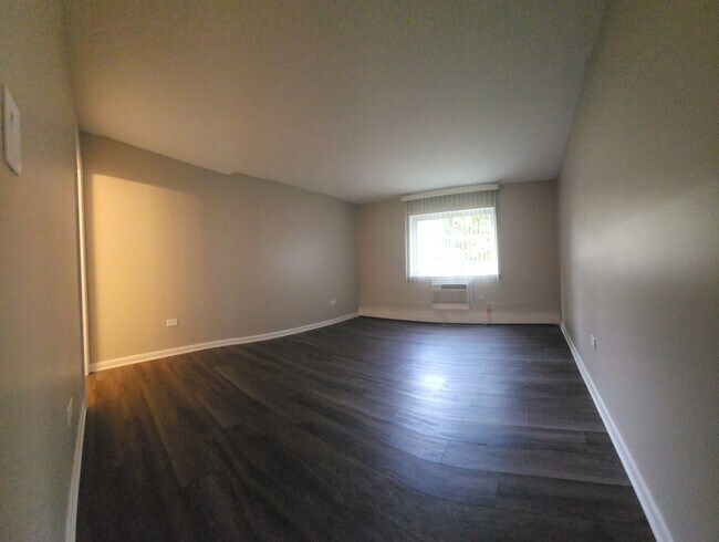 Building Photo - 655 Deepwoods Dr