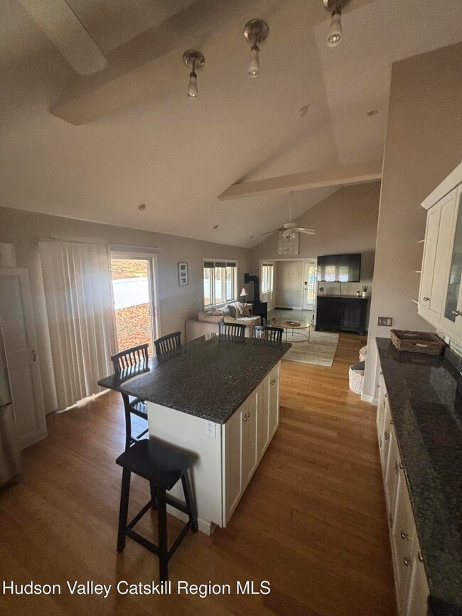 Building Photo - 419 SW Colony Rd