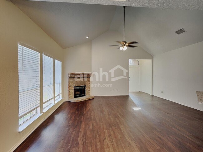 Building Photo - 4521 Mustang Dr