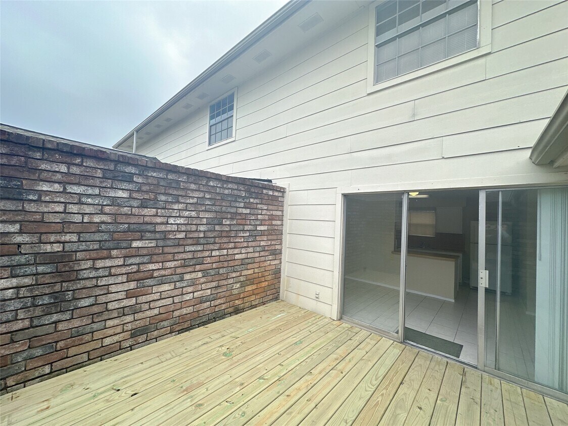 Foto del edificio - 6518 S Briar Bayou Dr