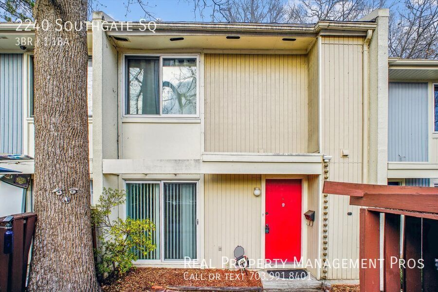 Primary Photo - Charming 3 Bedroom Townhouse For Rent In T...