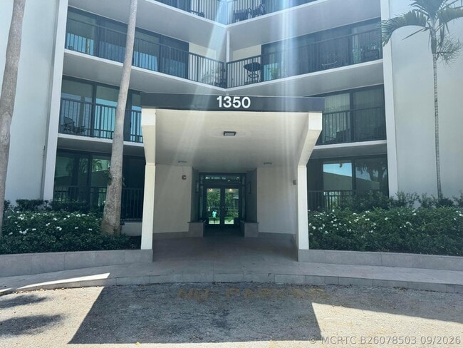Building Photo - 1350 River Reach Dr
