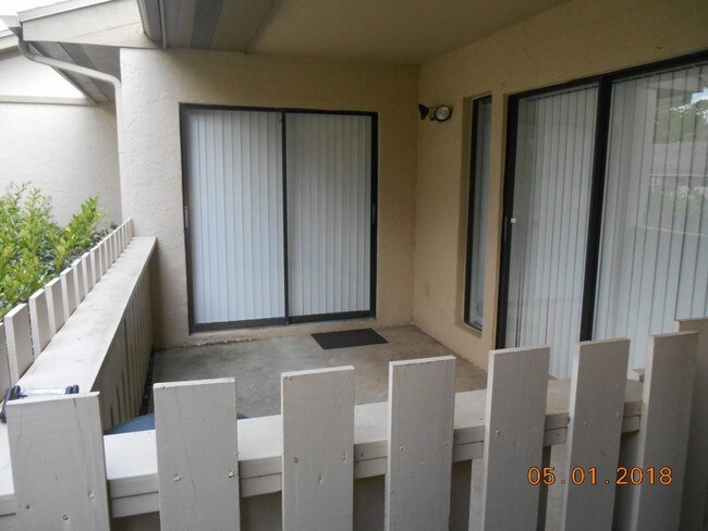 Building Photo - East Lake Villa 2 bedroom