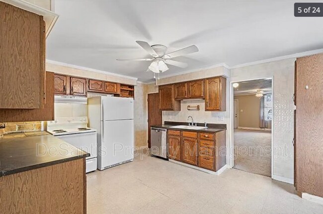 Building Photo - 467 Oneida St