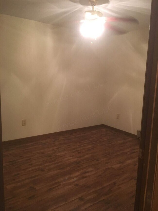 Building Photo - Marshfield Apartments