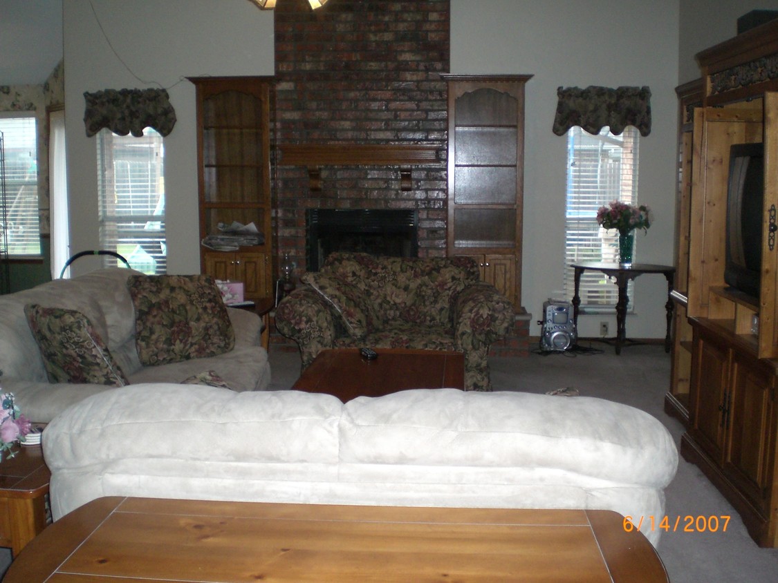 Primary Photo - 9300 Buttonwood Ave