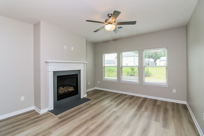 Building Photo - 660 Valdosta Dr