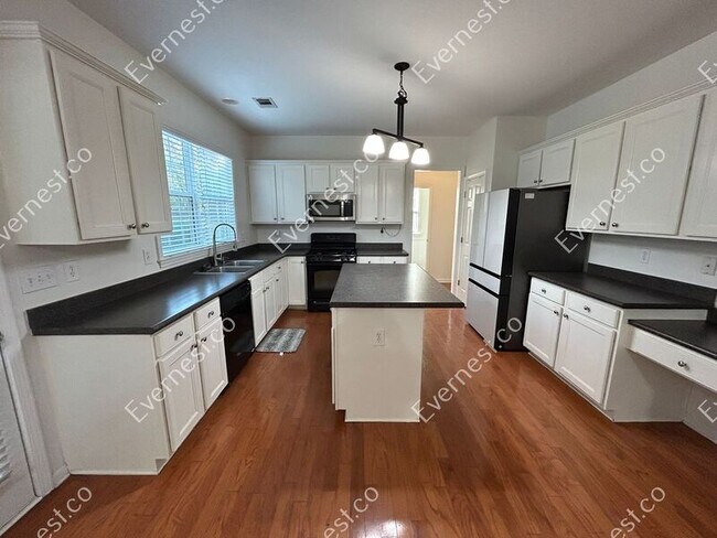 Foto del edificio - 130 Hammersmith Dr