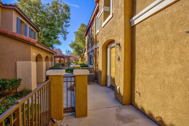 Foto del edificio - 25866 Iris Ave