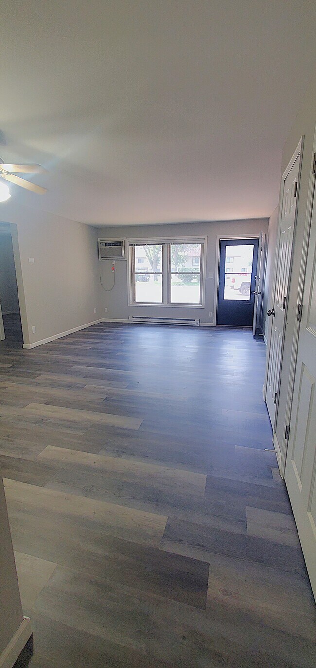 Foto del edificio - 325 W 9th St