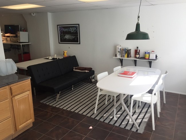 Interior Photo - 156 E 109th St