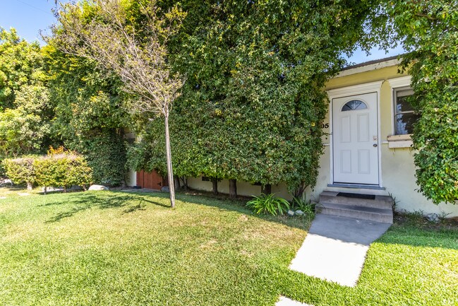 Foto del edificio - 5105 Laurel Canyon Blvd