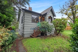 Building Photo - 905 N 103rd St