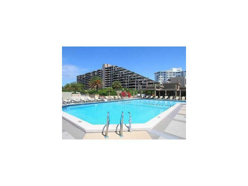 Foto principal - 181 Crandon Blvd