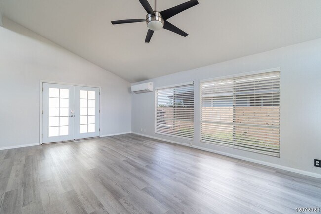 Foto del edificio - $3,900 / 3br - 1560ft2 - 3 BED 2 BATH SING...