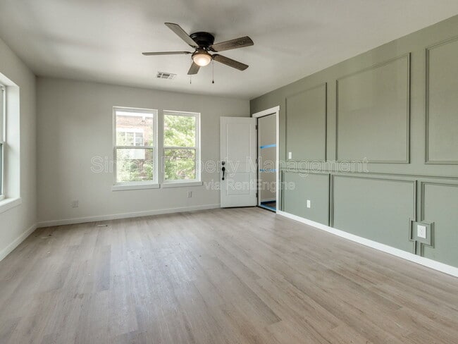 Photo - 814 W Hill St Apartment