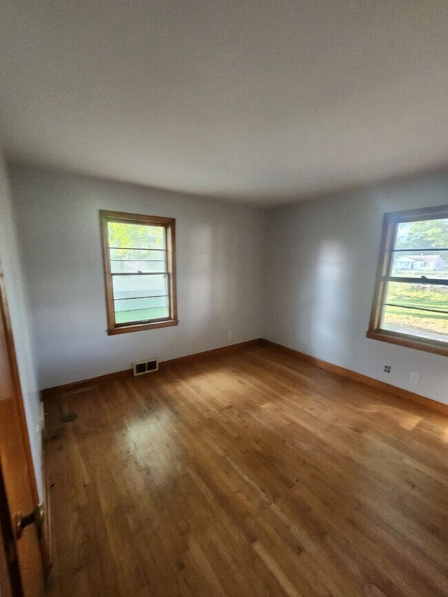 Foto del edificio - Charming 2 bedroom 1 bath with large rooms...