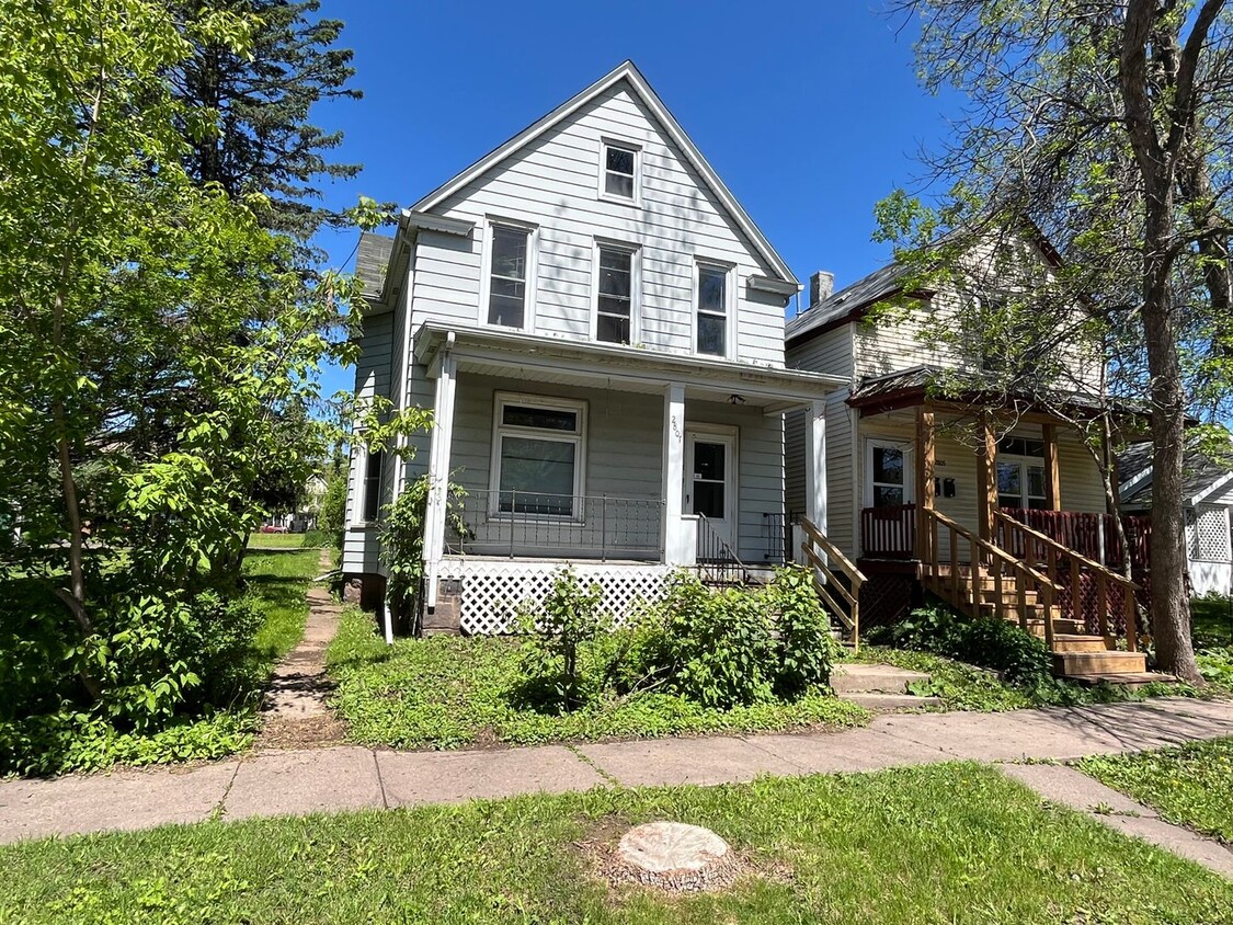 Primary Photo - 2807 W 2nd St, Duluth, MN 55806