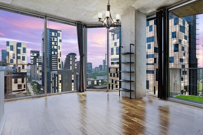 Building Photo - 360 Nueces St