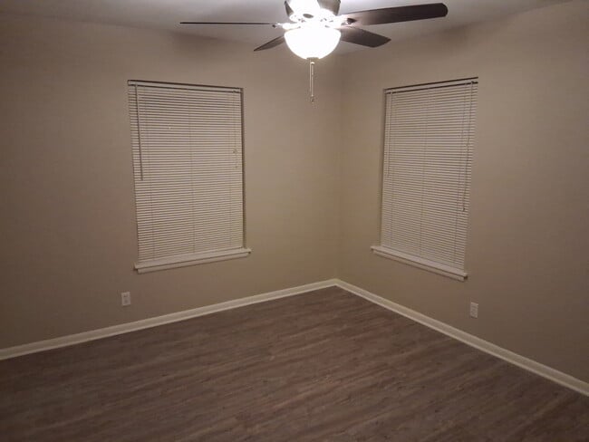 Foto del edificio - 4606 Begonia St