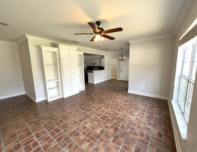Foto del edificio - University View Condo, Gated 2 Bedroom Condo For Rent, Near LSU