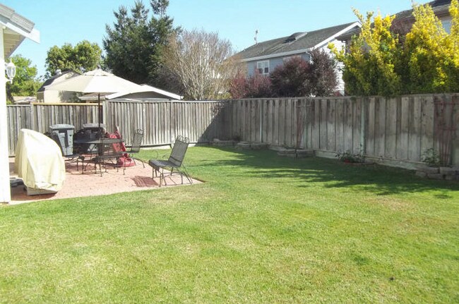 Building Photo - 1185 Wellington Ct