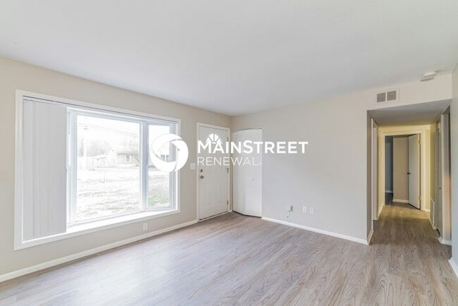 Building Photo - 3 Bedroom Pet-Friendly Home in Louisville, KY with Main Street Renewal