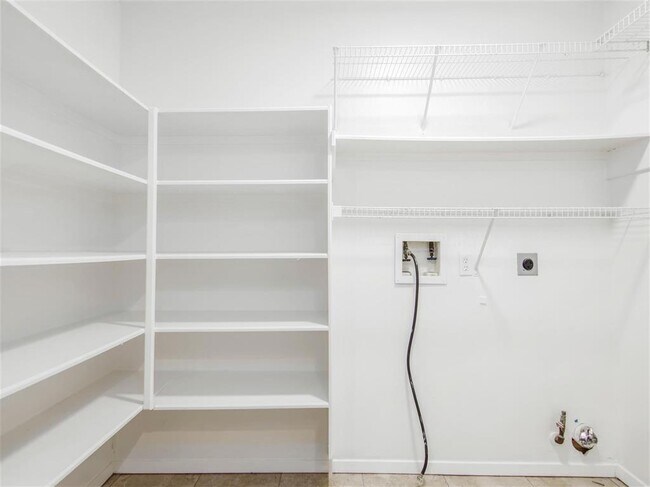 Building Photo - 3110 Meadow Bay Dr