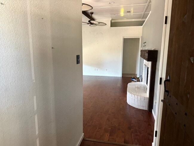 Building Photo - 6301 Glen Knoll Dr