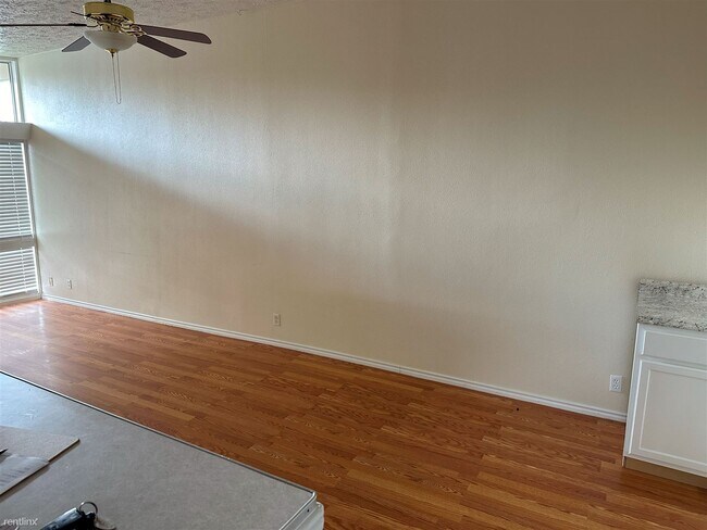 Building Photo - 2 br, 1 bath Duplex - 3419 Holick Ln 3419 ...