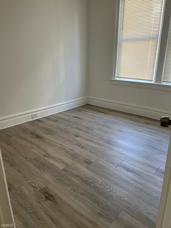 Foto del edificio - 4 br, 1 bath Triplex - 43 Chelsea Ave