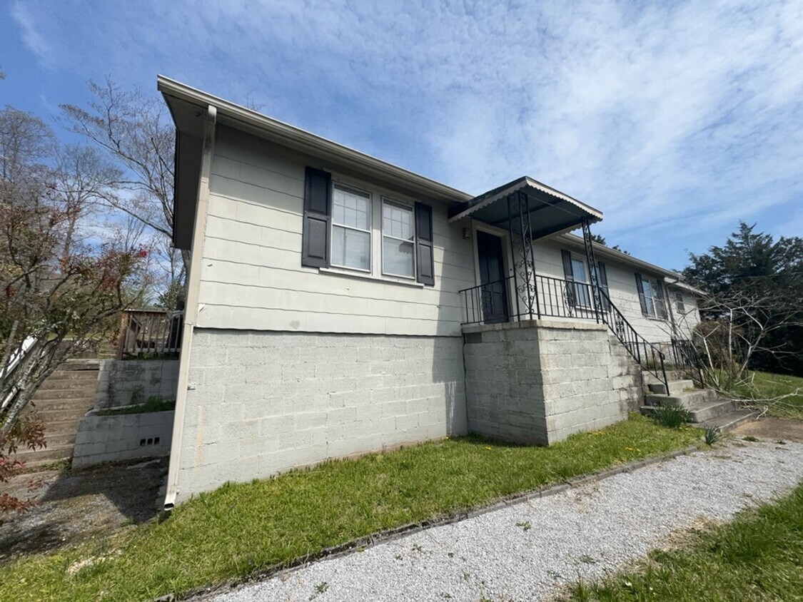 Foto principal - Ooltewah 3 Bedroom 2.5 Bath! Pet Friendly!