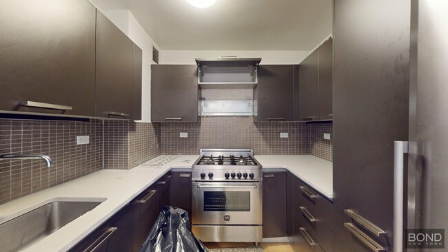 Building Photo - 222 E 39th St