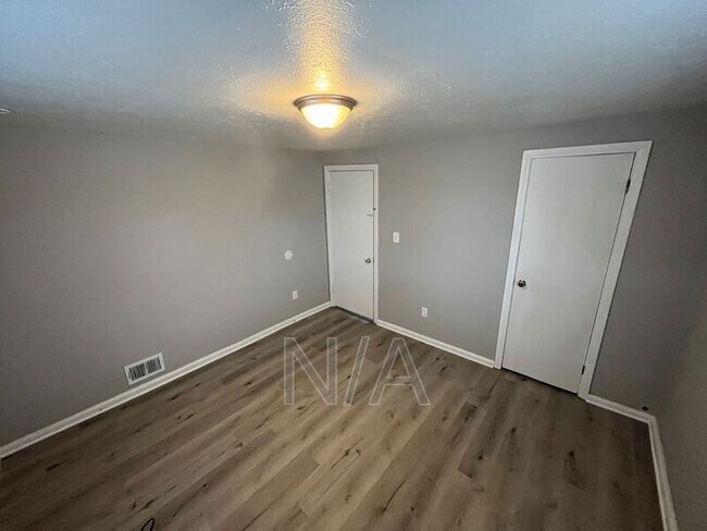 Foto del edificio - 4046 Taylor Blvd