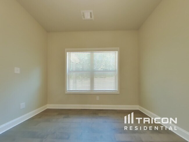 Foto del edificio - 8315 Loch Lomand Ln