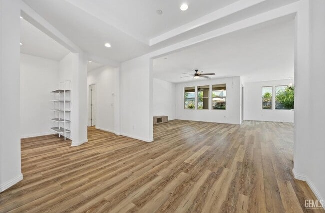 Building Photo - 13600 Pixton Ave