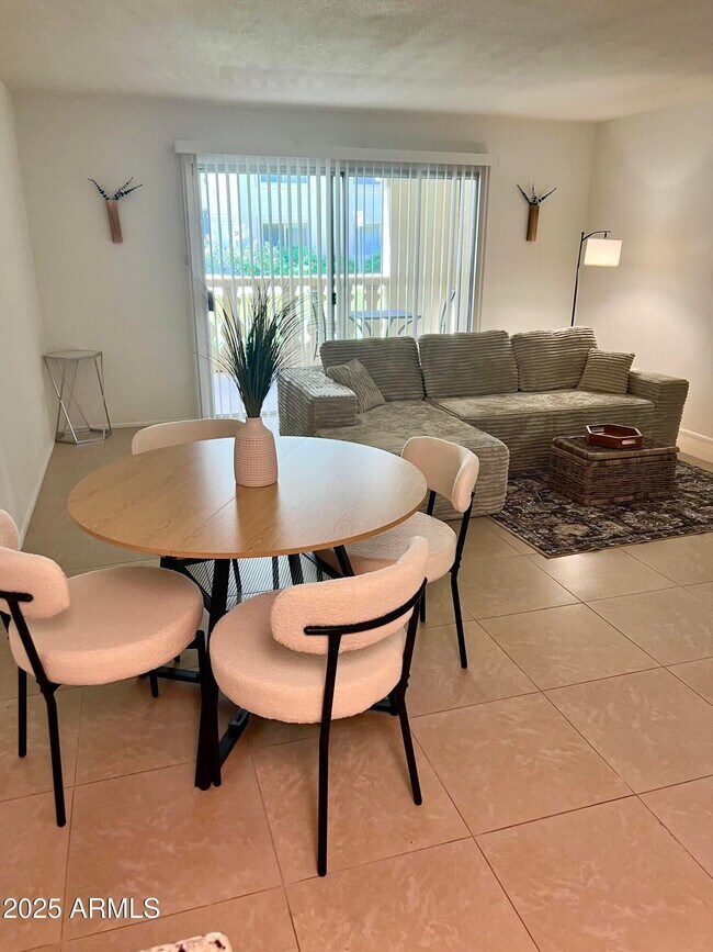 Foto del edificio - 7950 E Camelback Rd