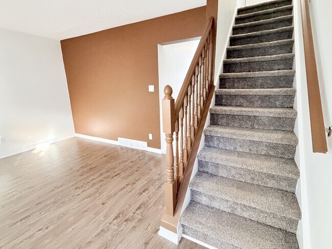 Building Photo - 205 Fane St