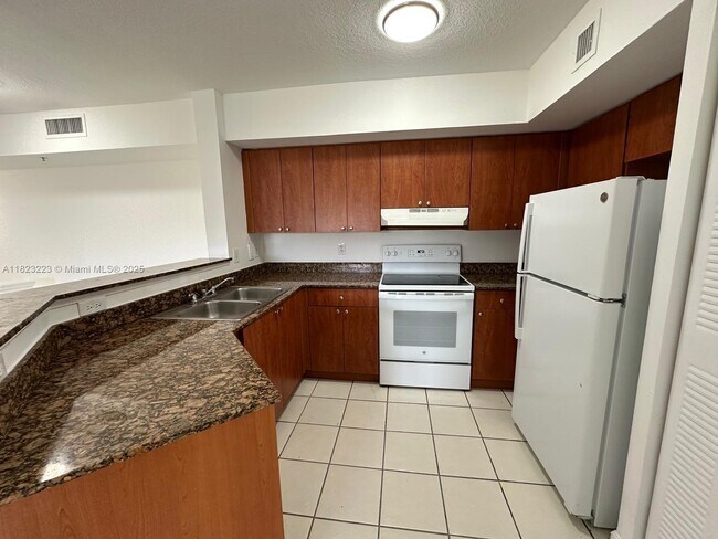 Foto del edificio - 17602 NW 25th Ave