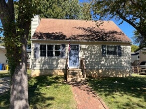 Building Photo - 198 Woods Dr