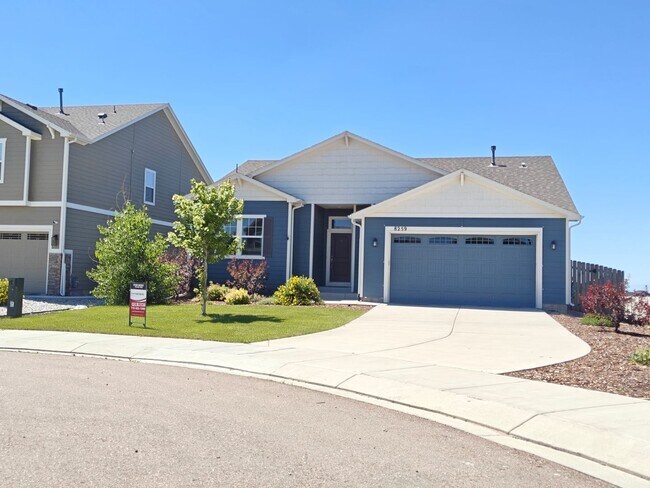 Foto del edificio - STUNNING RANCHER IN STERLING RANCH WITH MO...